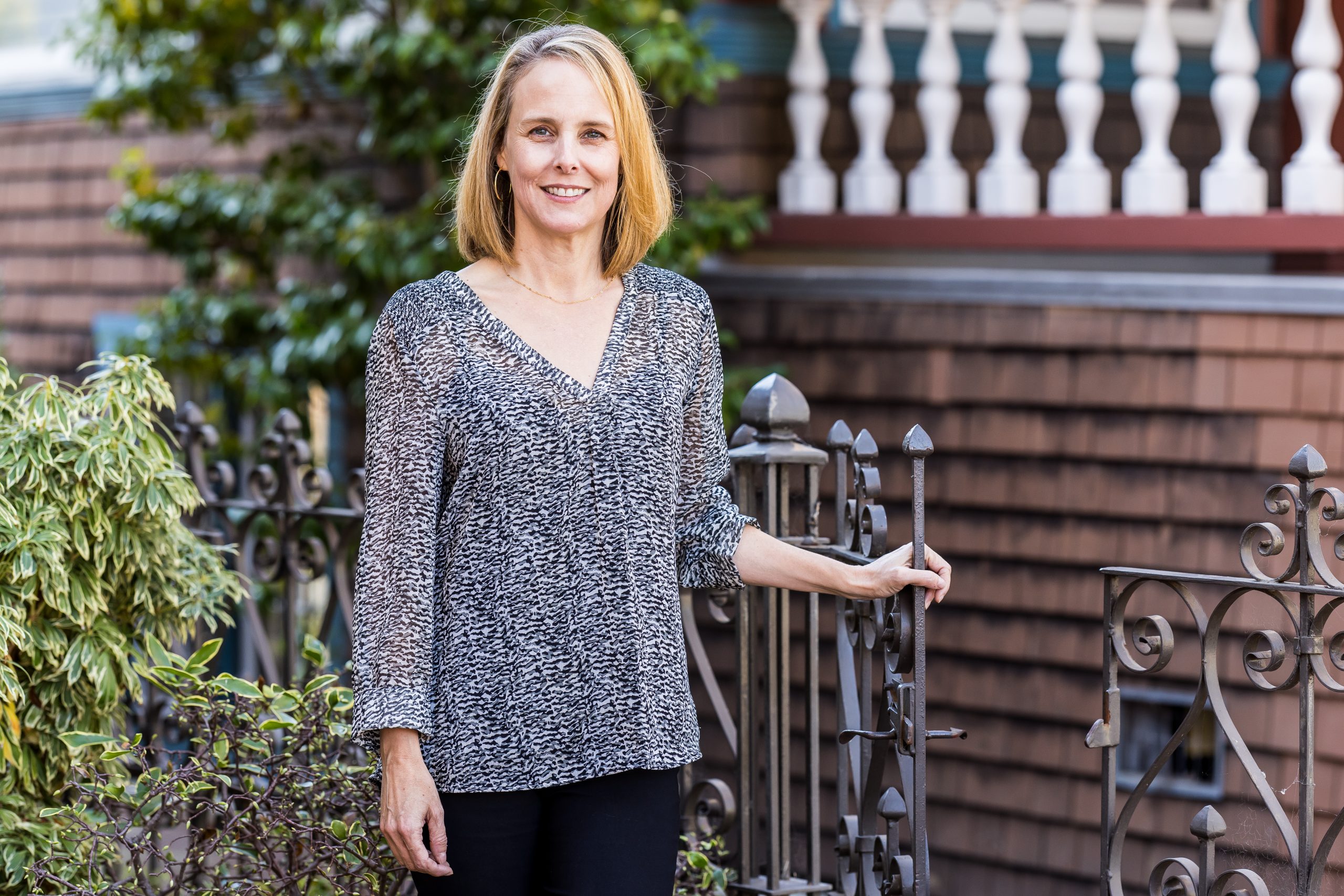 Sara Davison DeVries Bio Photo